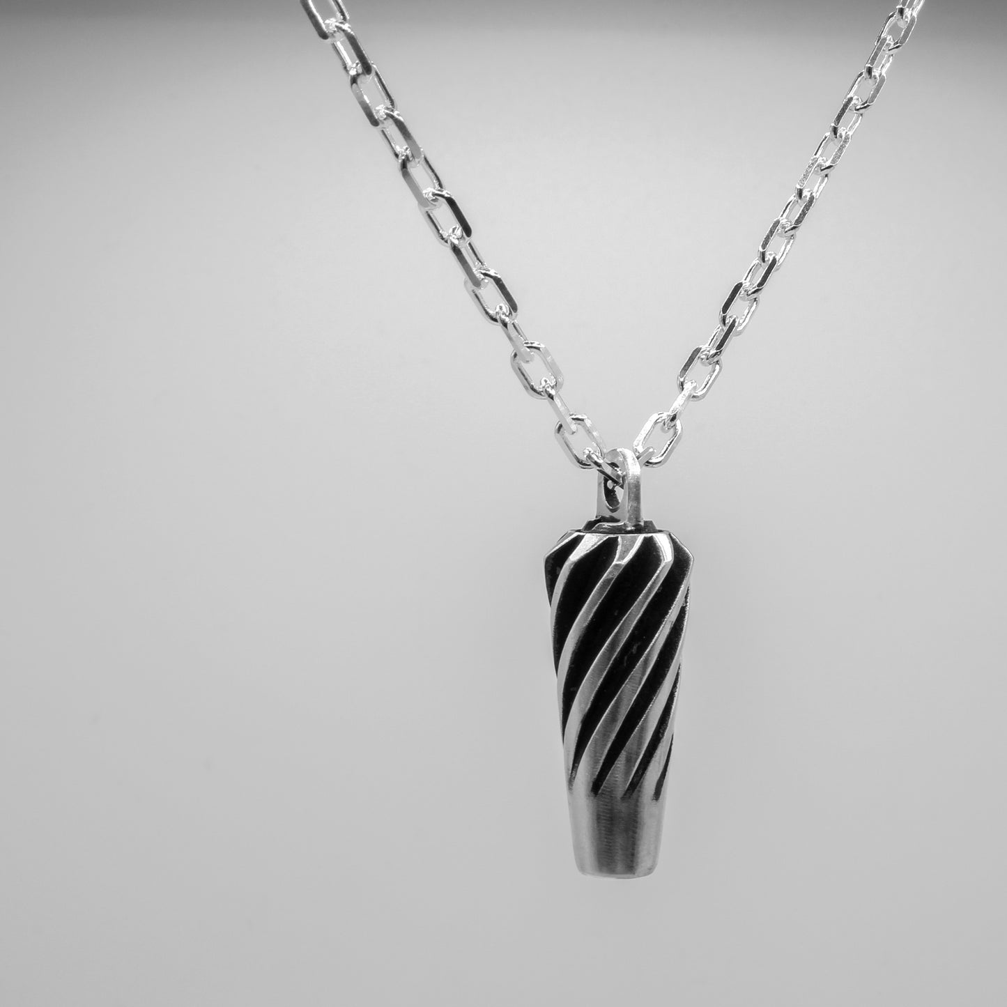 [TWO TONE] TAPERED GEAR PENDANT